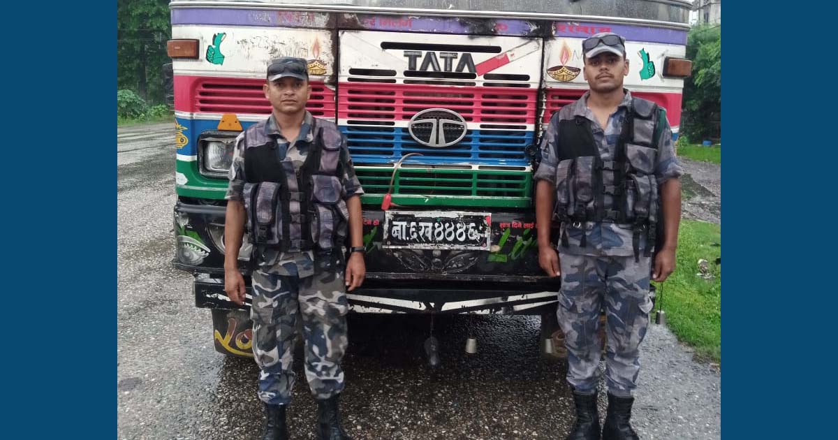 सशस्त्र प्रहरीद्वारा ३ ट्रकसहित १ करोड २१ लाखका सामान बरामद